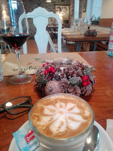 Casa de Comidas La Vegana - Camargo