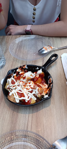 Opinii despre ADEREZO tapas&brasas- EL PORVENIR în Sevilla - Gastronomía y hostelería