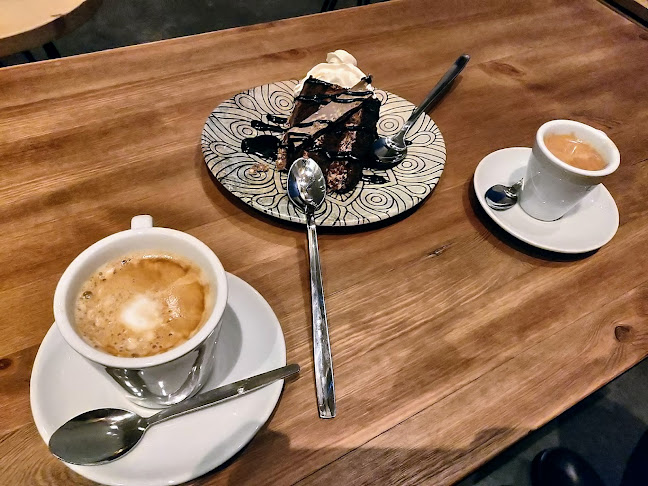 Av. de Miraflores, 21, 41008 Sevilla