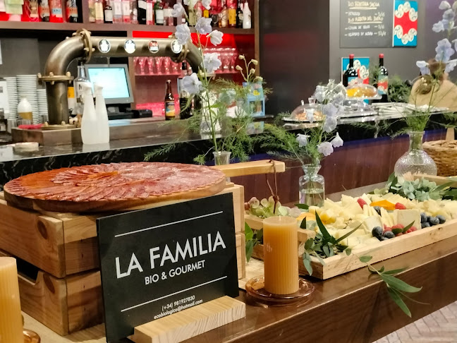 La Familia Phone number