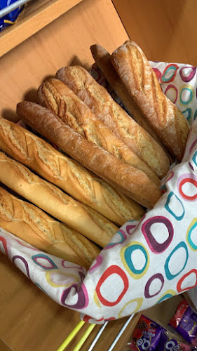 Opinii despre JR SHOP PANADERÍA Y ALIMENTACIÓN în Parador - Gastronomía y hostelería