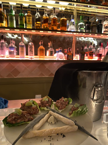 Comments and reviews of La Perla Club - 71 Oysterbar
