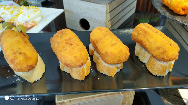 Cafe Bar Hirukoa Phone number