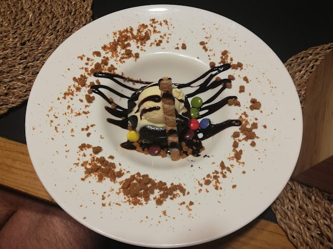 C. Felipe II, 41013 Sevilla