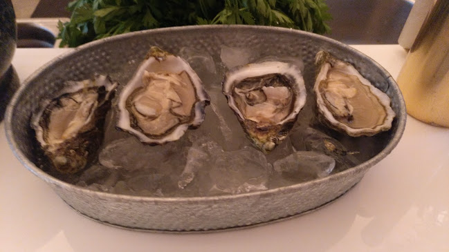 La Perla Club - 71 Oysterbar Phone number