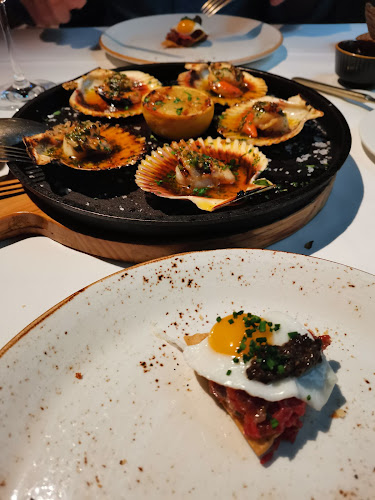 Raza Madrid Barquillo Phone number