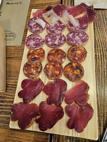 Comments and reviews of CASA MANOLO TAPAS BAR SEVILLANO