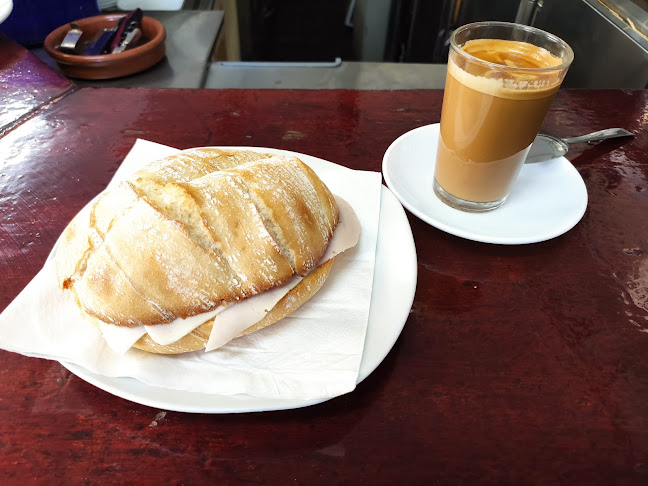 C. Uruguay, 8, 41012 Sevilla