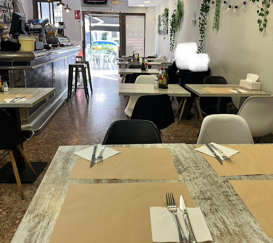 Opinii despre Bar Restaurant La Cerdanya în Barcelona - Gastronomía y hostelería