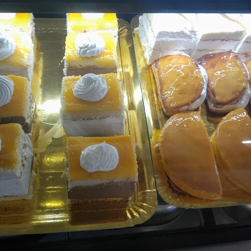 Comments and reviews of Alcazar Cafeteria Bar