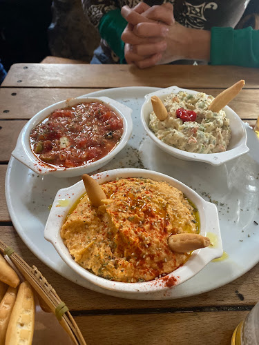 La Chilostra Phone number